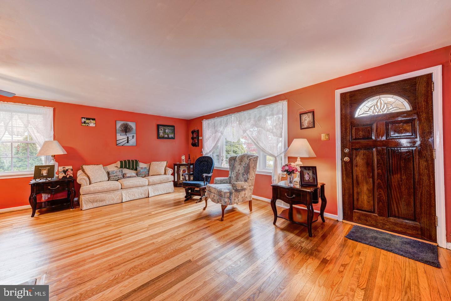 505 Burton Road Oreland, PA 19075 - Photo 6 of 36 Living Room
