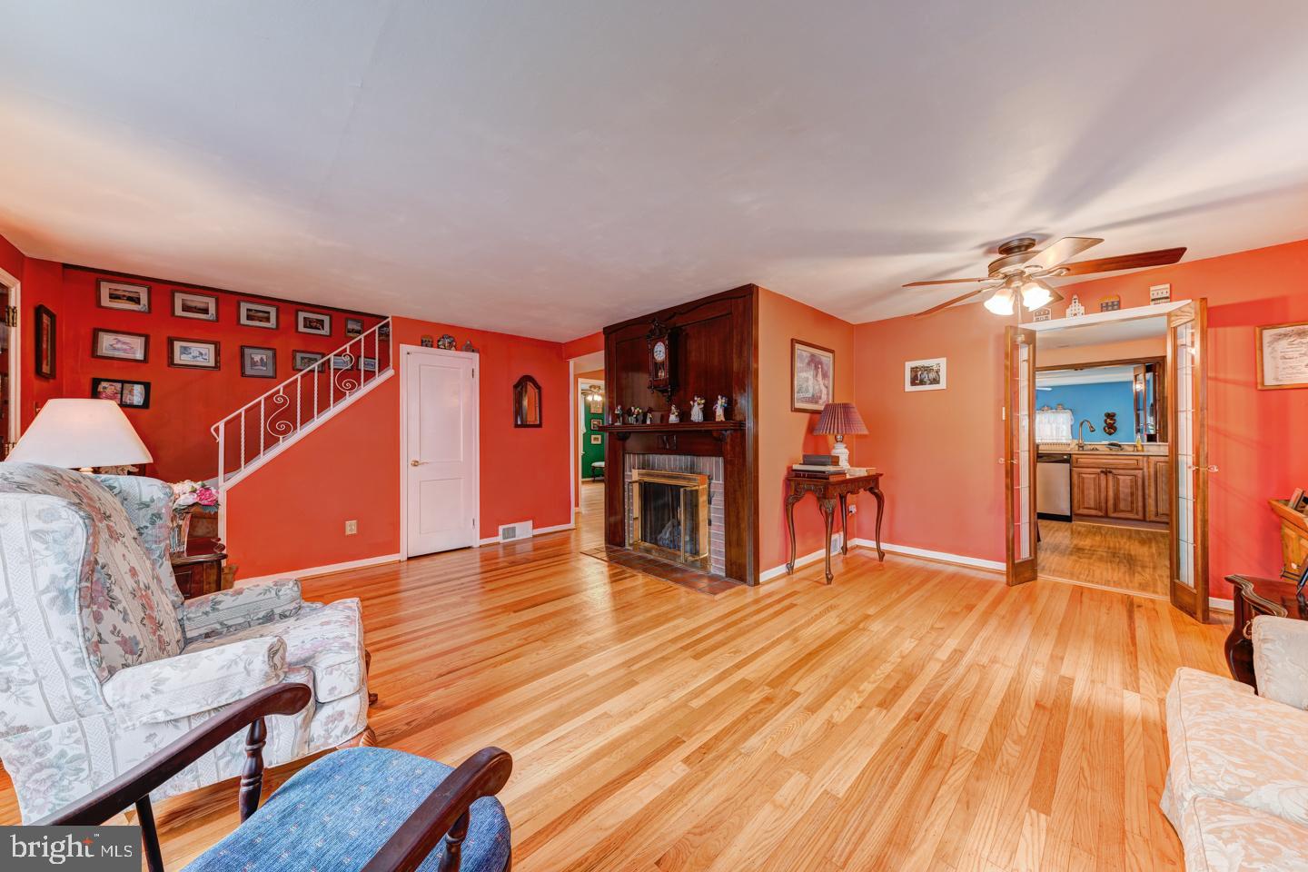 505 Burton Road Oreland, PA 19075 - Photo 7 of 36 Living Room
