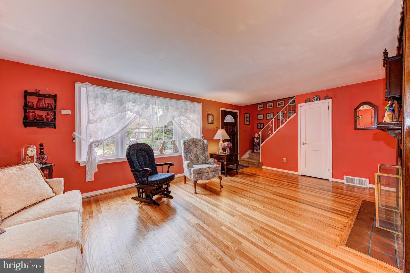 505 Burton Road Oreland, PA 19075 - Photo 8 of 36 Living Room