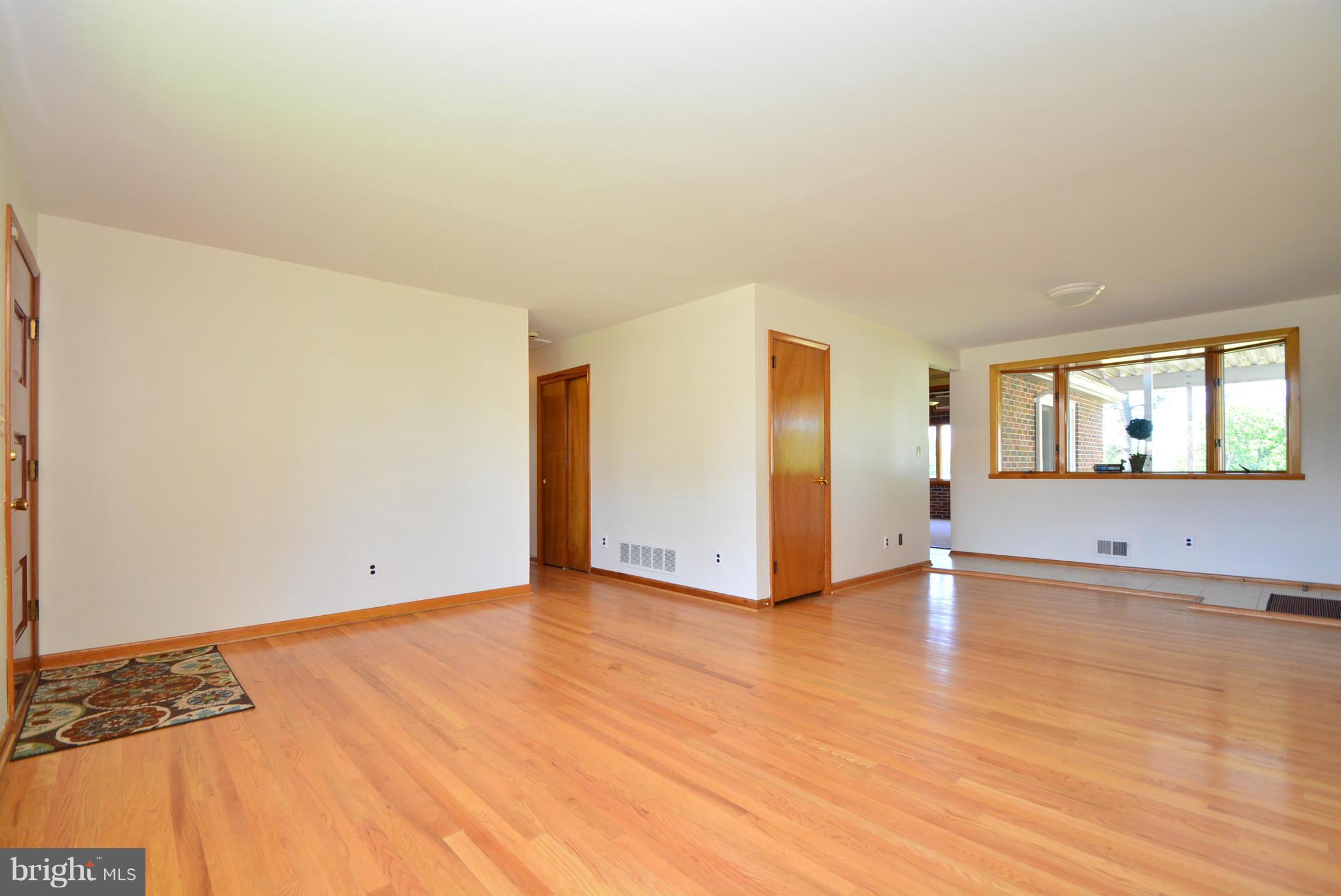 4211 Mispillion Road Baltimore, MD 21236 - Photo 22 of 30 Living Room