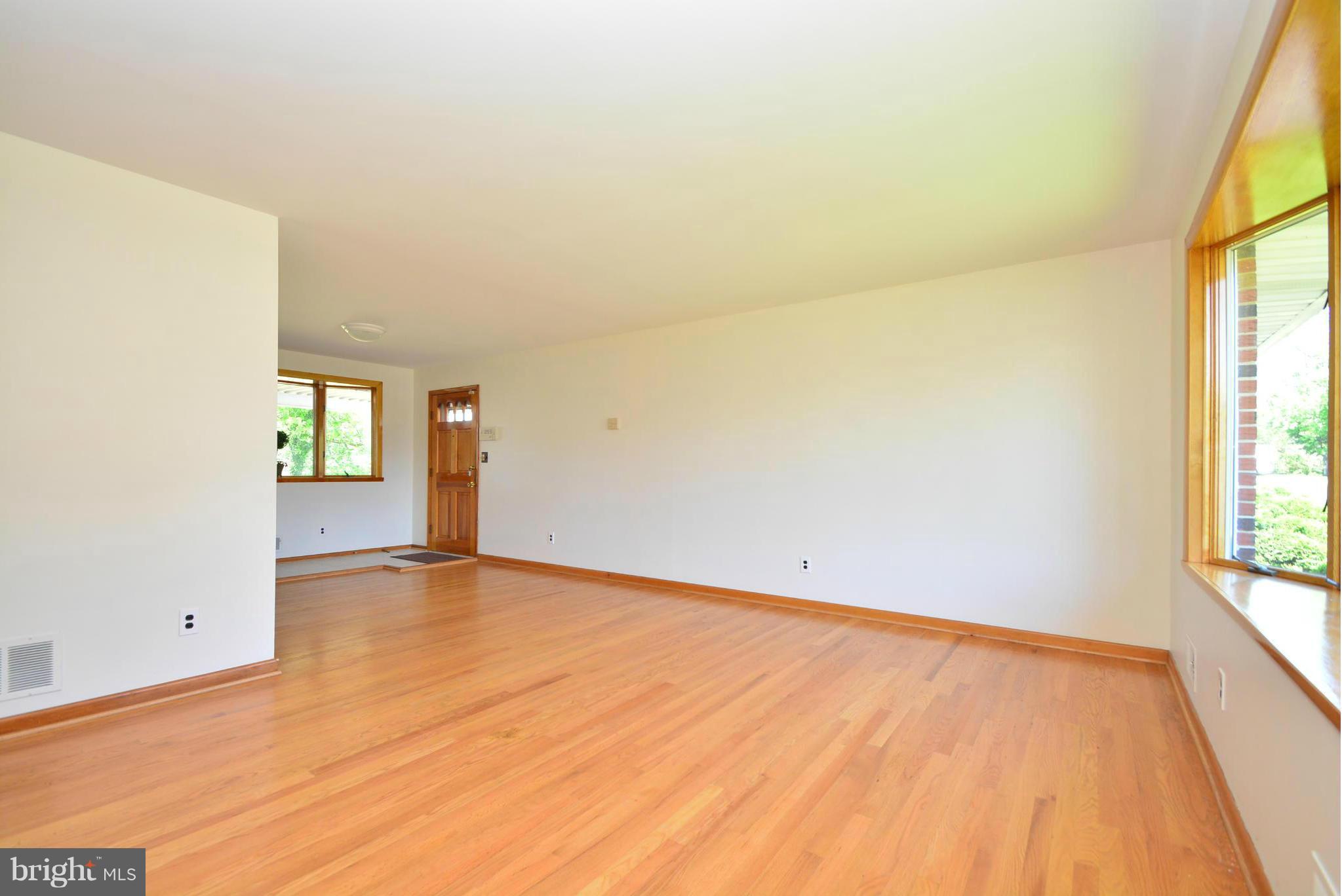 4211 Mispillion Road Baltimore, MD 21236 - Photo 23 of 30 Dining Room