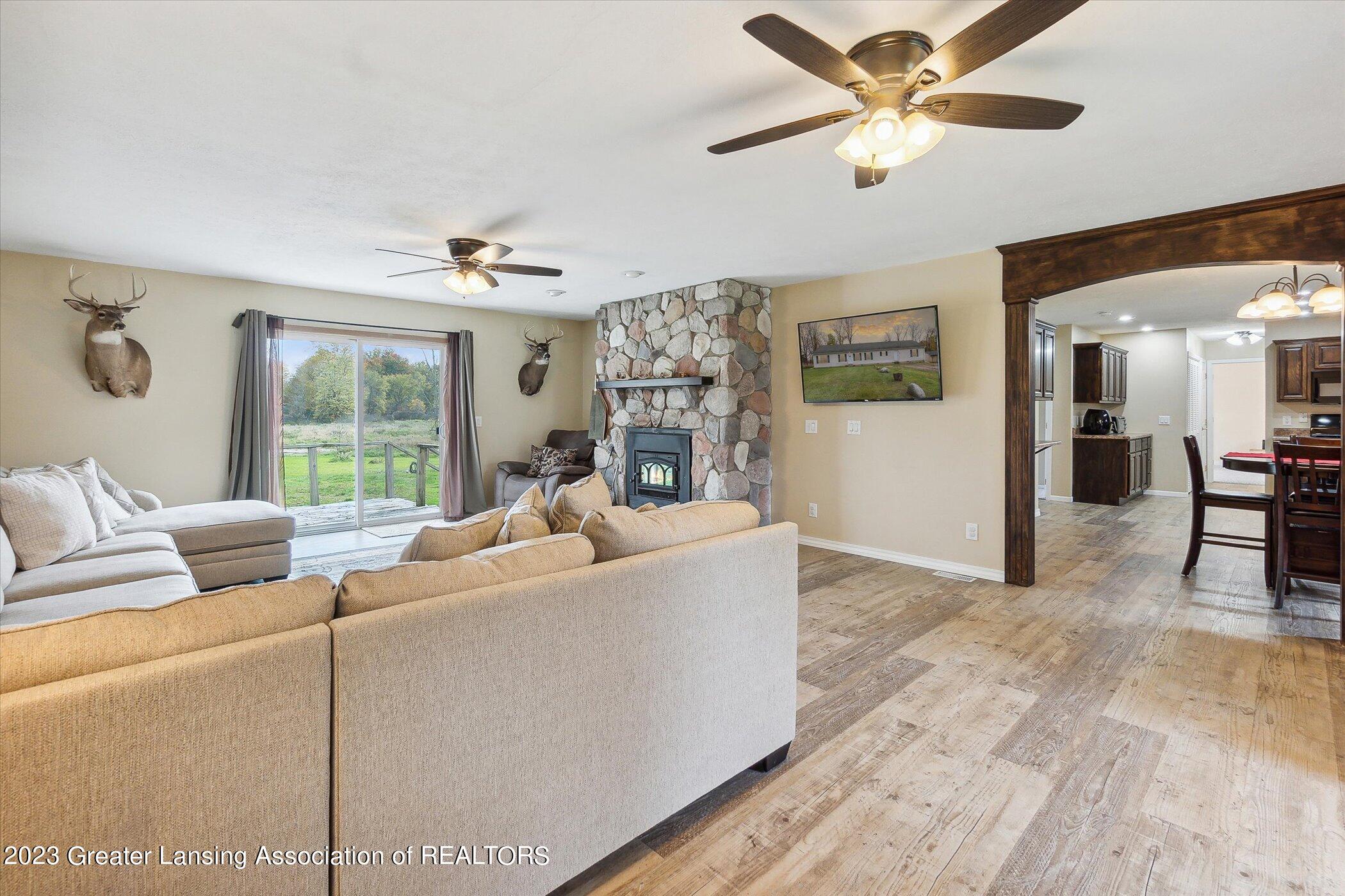 12699 Watson Road Bath, MI 48808 - Photo 5 of 43 05-12699-Watson-Rd-Bath-Twp-MI-48808-Win