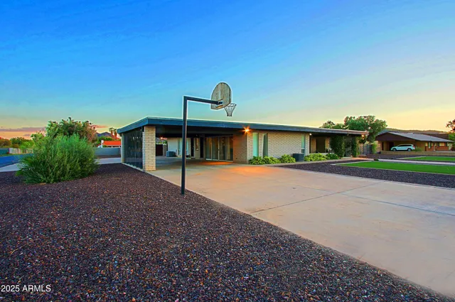 $1,165,000 | 4901 West Soft Wind Drive, Glendale, AZ 85310