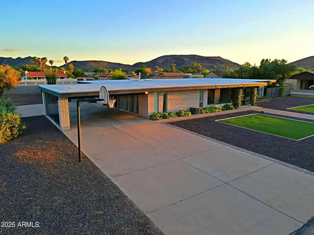 $1,165,000 | 4901 West Soft Wind Drive, Glendale, AZ 85310