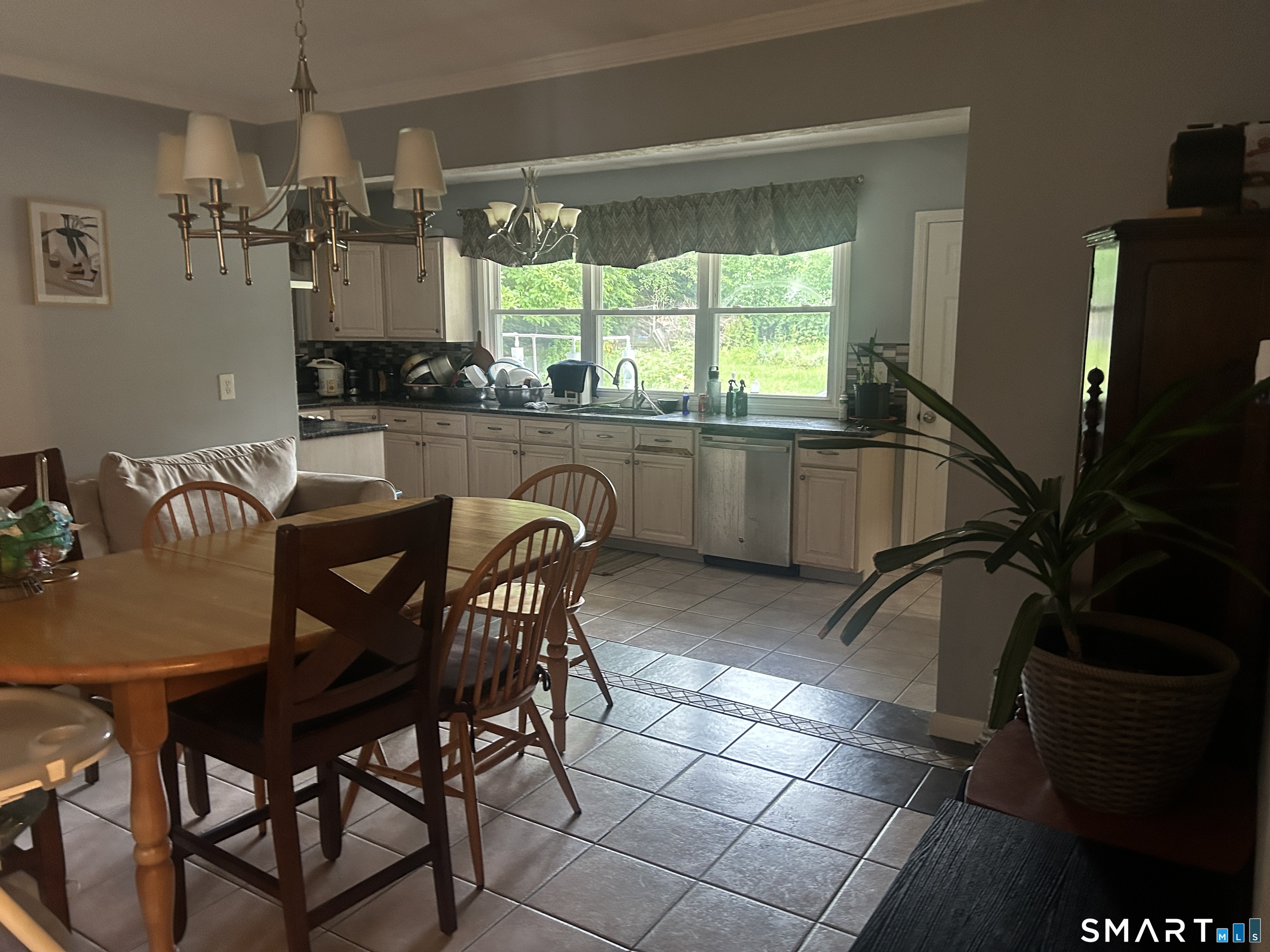 433 Highland Drive Waterbury, CT 06708 - Photo 10 of 21