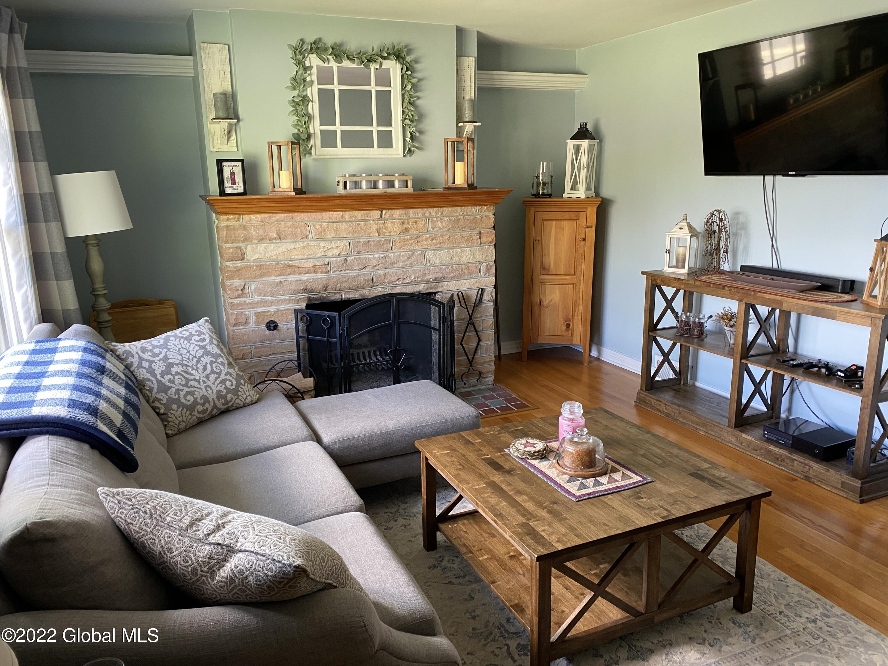 2105 Rosa Road Schenectady, NY 12309 - Photo 8 of 15 IMG_1419