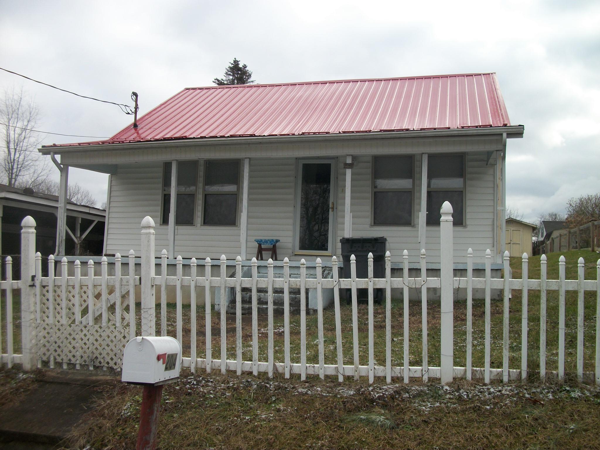 204 Ruth Street Bristol, TN 37620 - Photo 1 of 1 100_2752