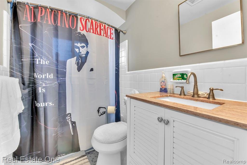 2022 Vernier Road Grosse Pointe Woods, MI 48236 - Photo 12 of 40