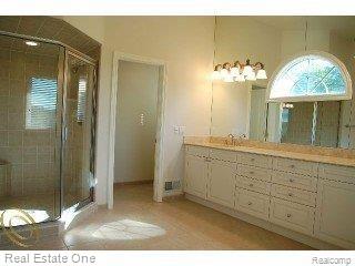 2686 Monarch Court Rochester, MI 48306 - Photo 13 of 25 master bath 2
