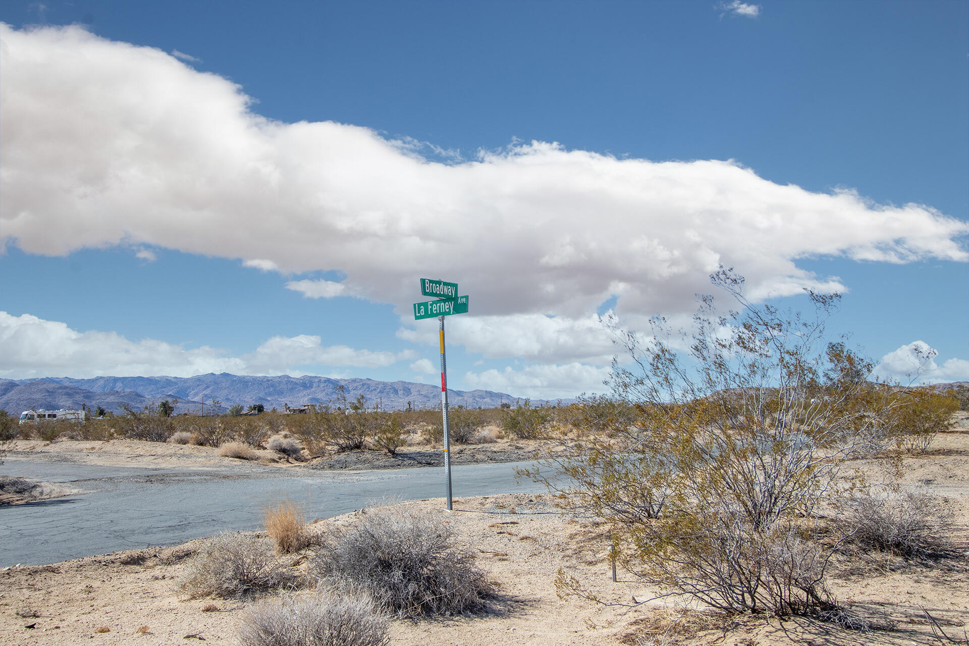 63682 Broadway Joshua Tree, CA 92252 - Photo 14 of 22 a view of a dry yard