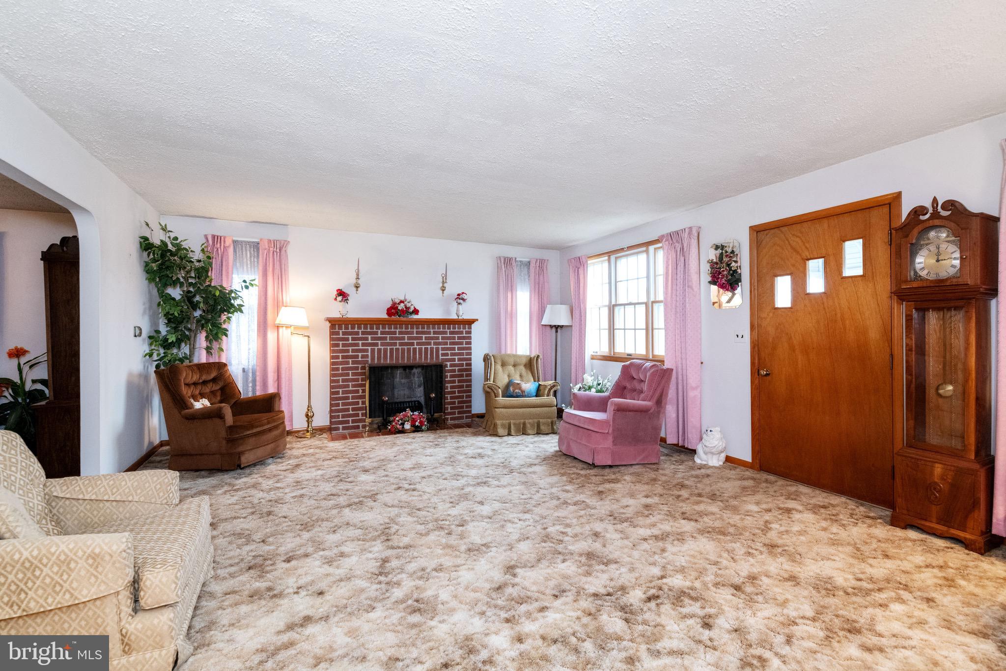 6209 Ebenezer Road Baltimore, MD 21220 - Photo 6 of 43 Main floor living room