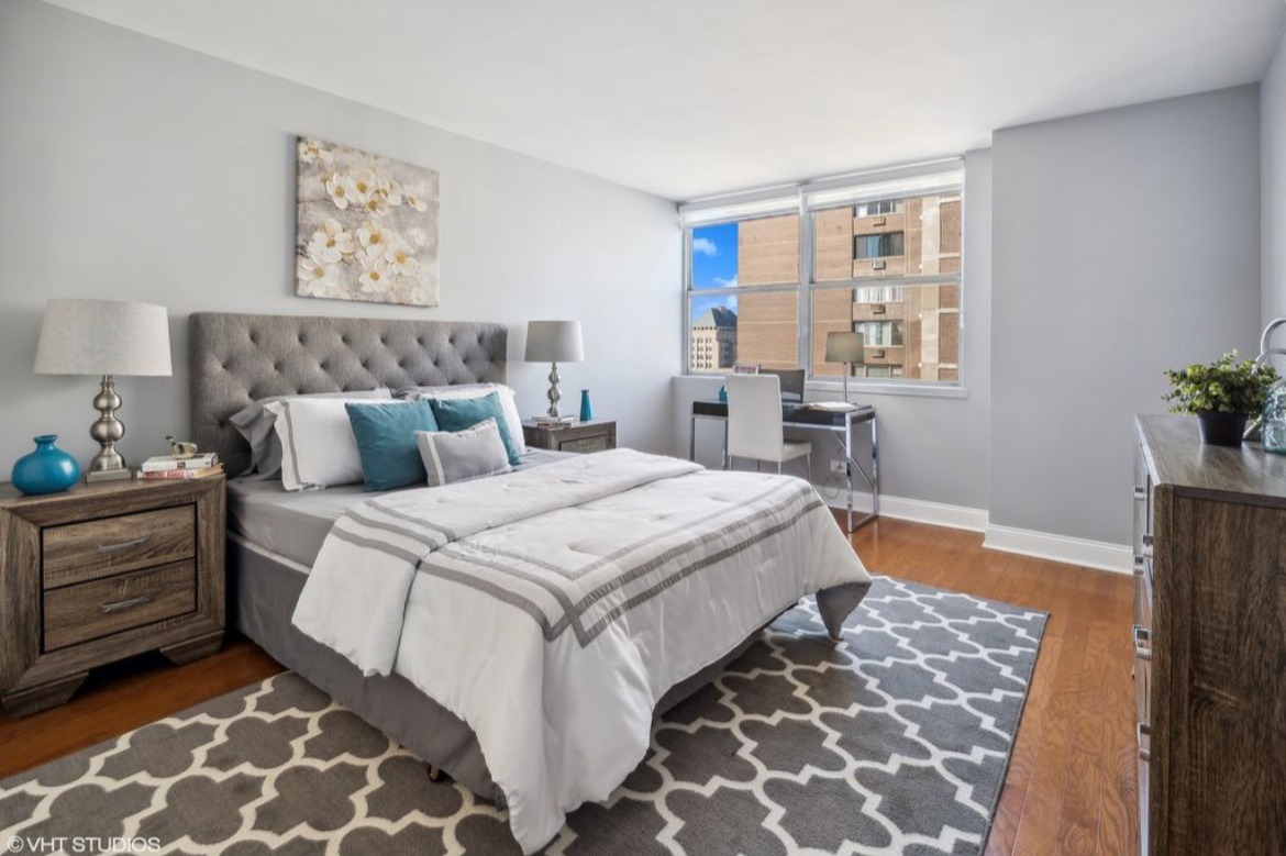 6301 North Sheridan Road, Unit 19D Chicago, IL 60660 - Photo 8 of 11 a bedroom with bed and a window
