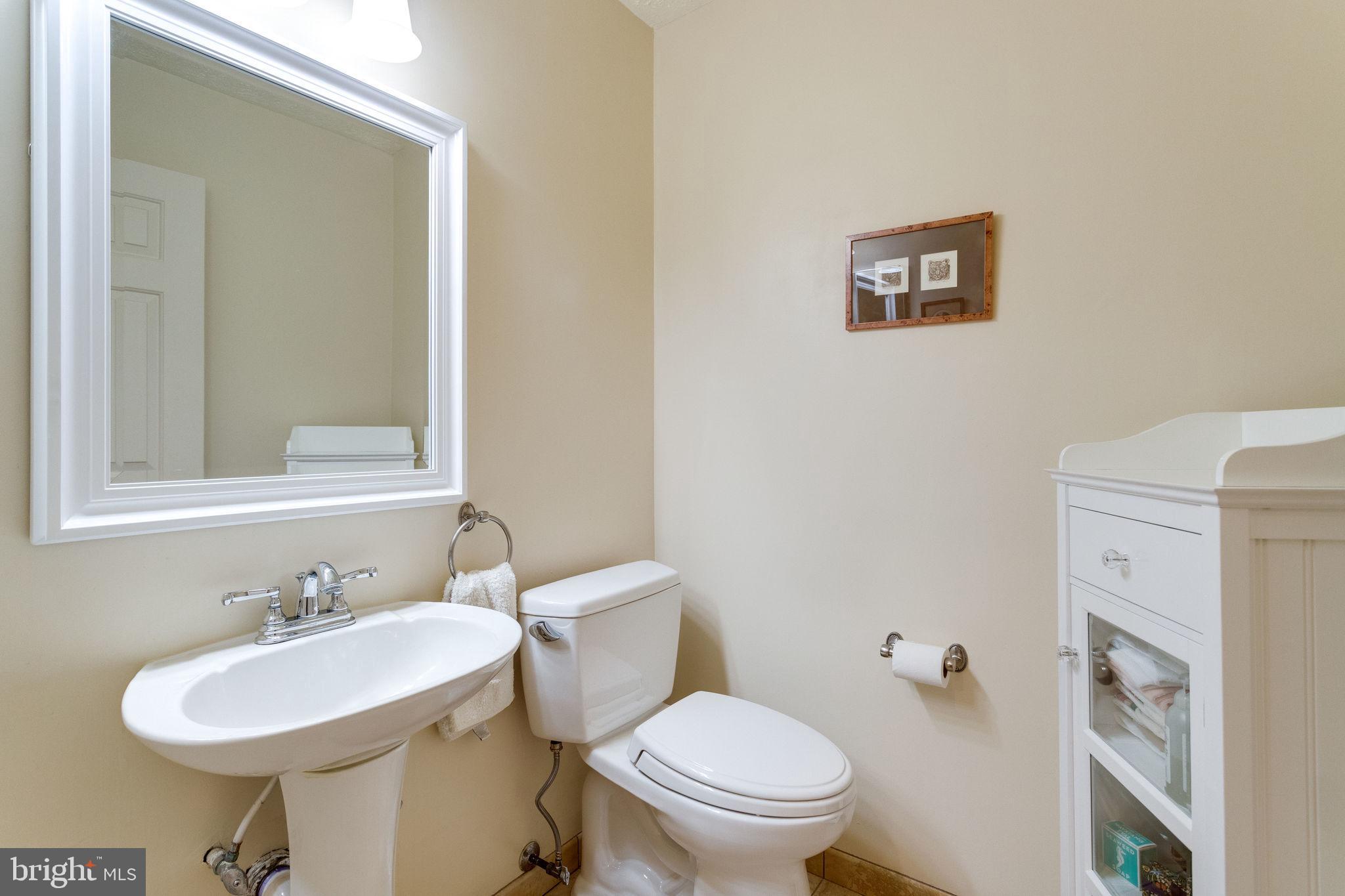 1832 Post Oak Trail Reston, VA 20191 - Photo 15 of 39 Powder room 1st floor