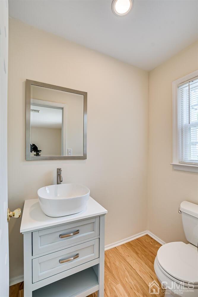 8 Eagle Road Edison, NJ 08820 - Photo 18 of 28 a bathroom with a sink toilet and mirror