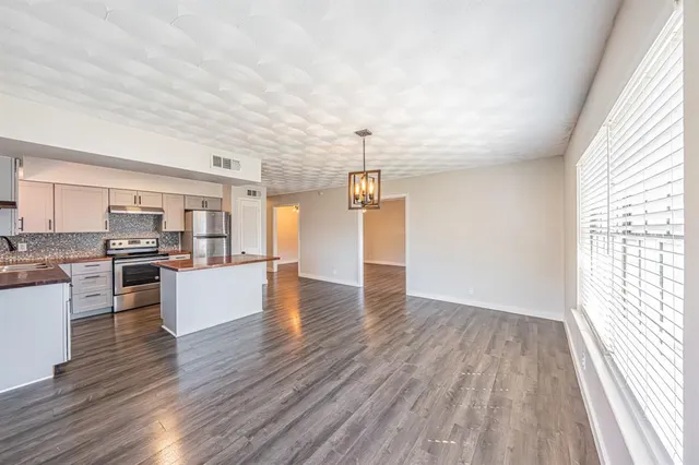 $500,000 | 10803 Lake Gardens Drive, Dallas, TX 75218