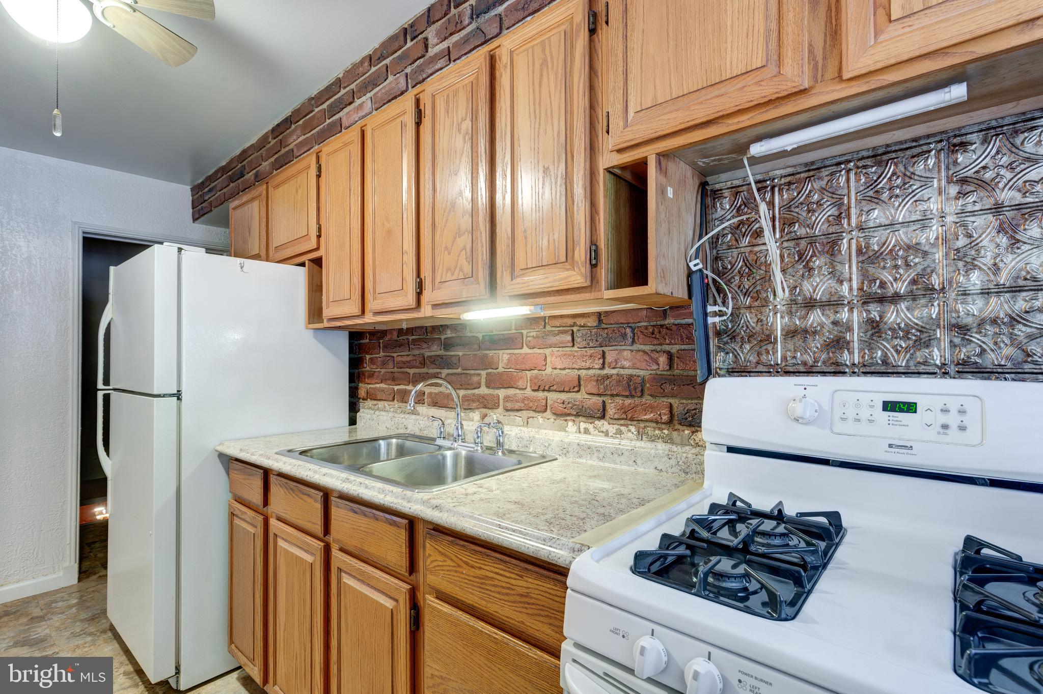 729 Aldworth Road Dundalk, MD 21222 - Photo 13 of 39 Kitchen all appliances included