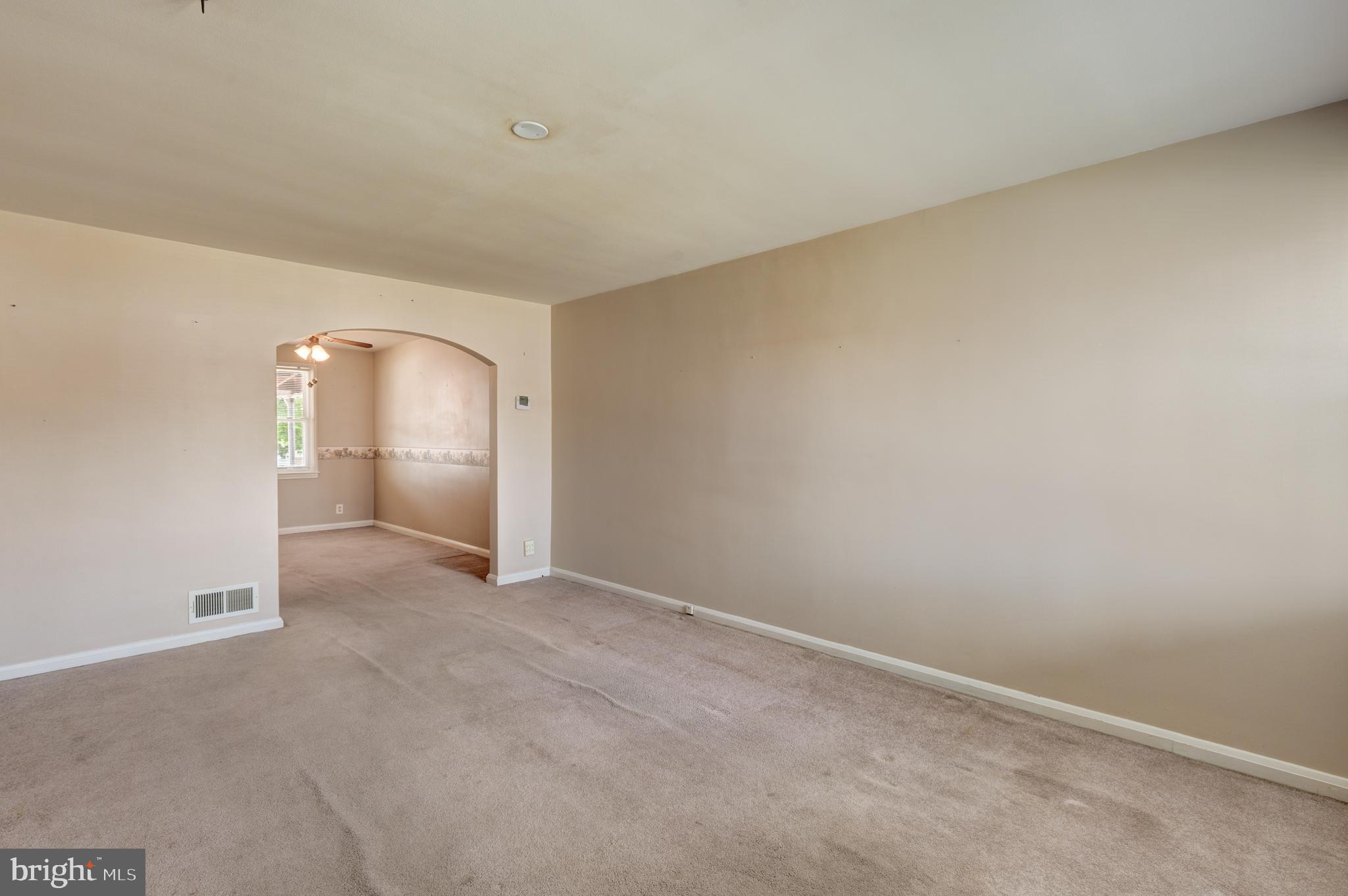 729 Aldworth Road Dundalk, MD 21222 - Photo 5 of 39 Living Room