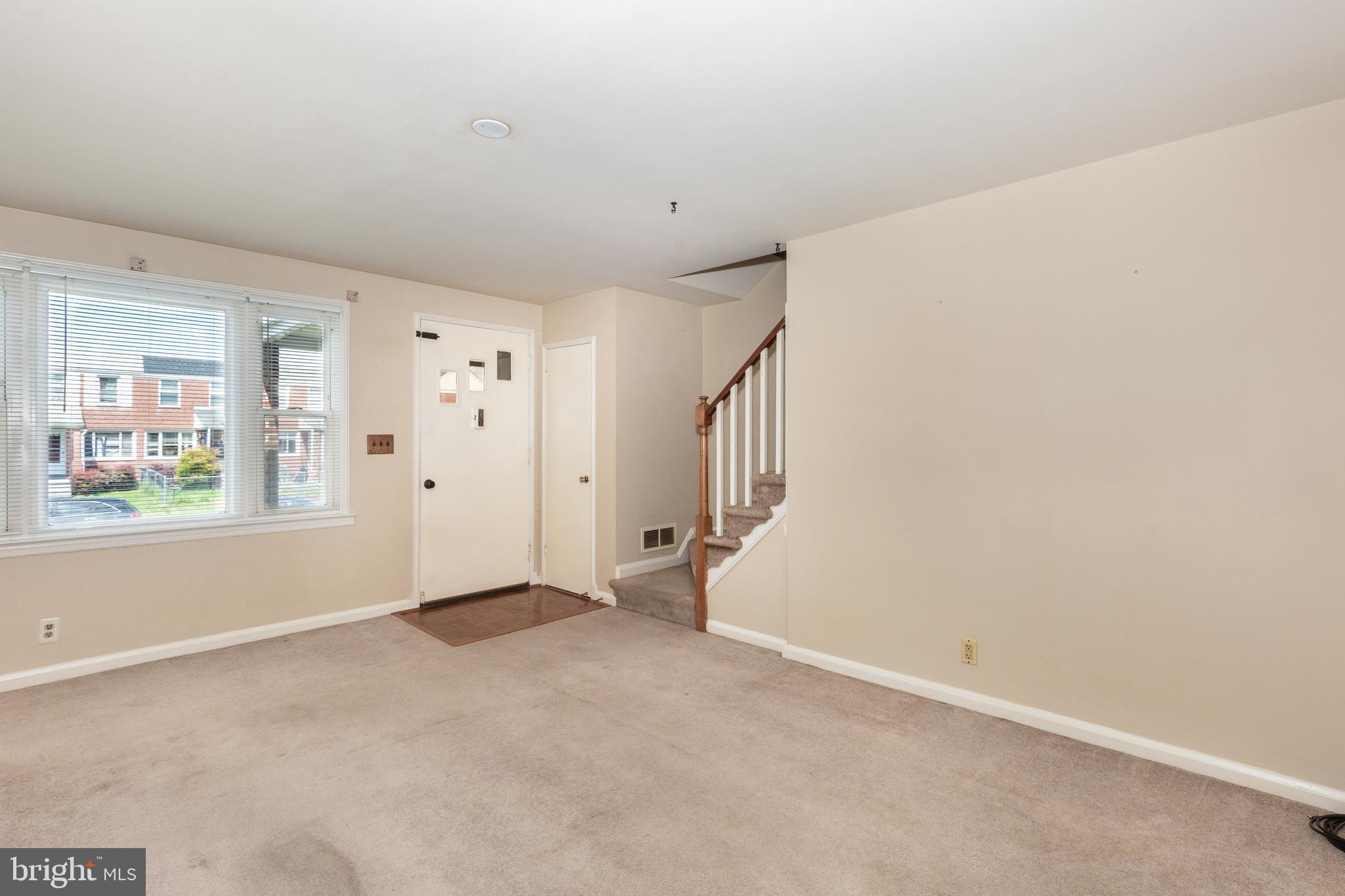729 Aldworth Road Dundalk, MD 21222 - Photo 7 of 39 Living Room