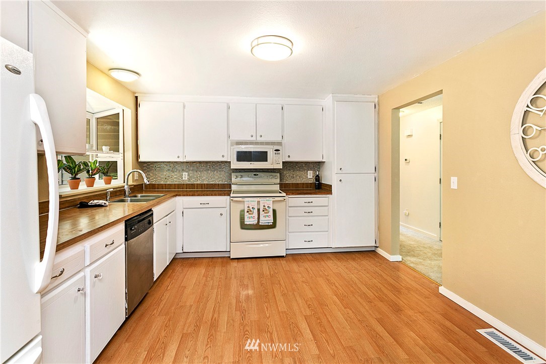 20105 9th Avenue Southeast Bothell, WA 98012 - Photo 7 of 22