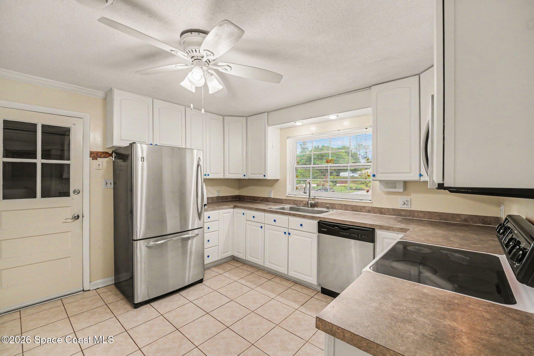 3075 Ellis Drive Melbourne, FL 32904 - Photo 6 of 30 011_file_6353