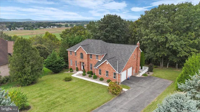 $635,000 | 2384 Castlegreen Drive, Greencastle, PA 17225