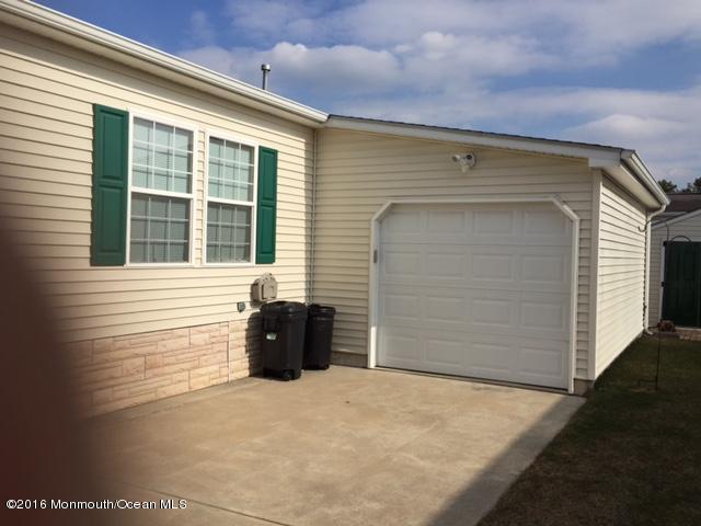 90 Pine Ridge Boulevard Whiting, NJ 08759 - Photo 2 of 33 IMG_1371