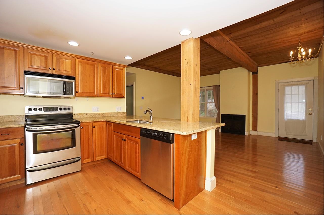 7 Chester Road, Unit 214 Derry, NH 03038 - Photo 14 of 40