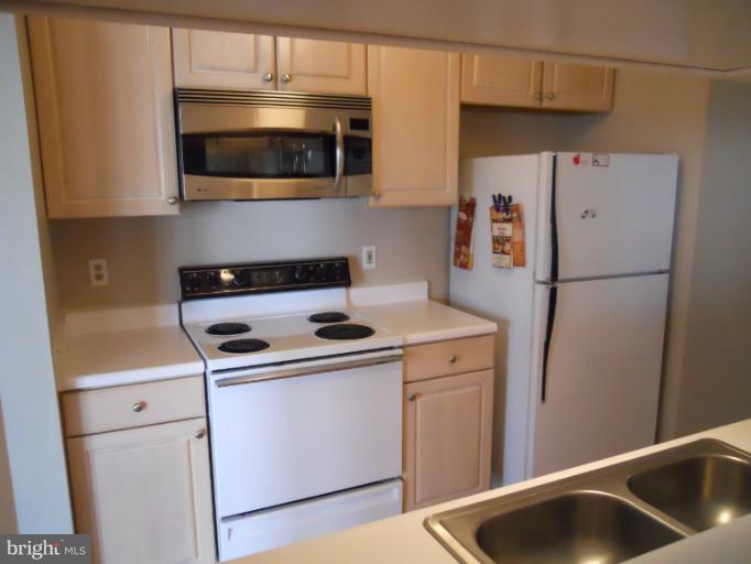 23 Laurel Path Court Nottingham, MD 21236 - Photo 10 of 13 Kitchen