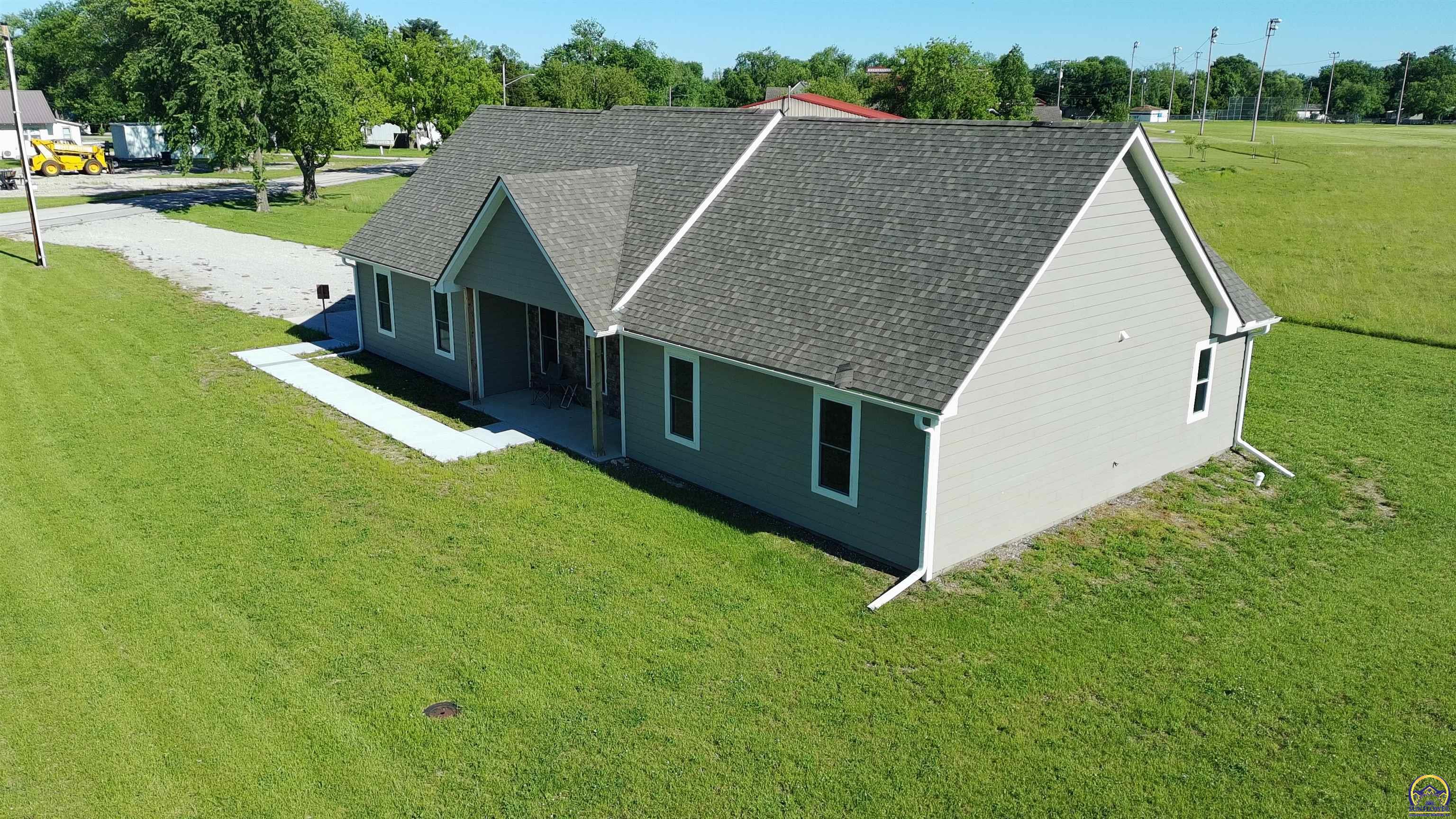 493 Highway 58 Gridley, KS 66852 - Photo 4 of 20