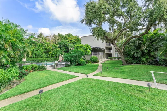 $395,000 | 501 Southwest 11th Place, Unit 418, Boca Raton, FL 33432