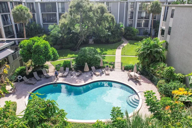 $395,000 | 501 Southwest 11th Place, Unit 418, Boca Raton, FL 33432
