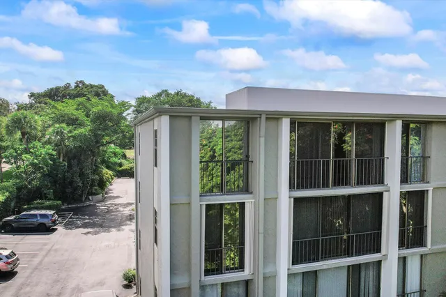 $395,000 | 501 Southwest 11th Place, Unit 418, Boca Raton, FL 33432