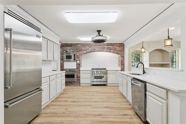 $555,000 | 113 Laurelwood Drive, Covington, LA 70433