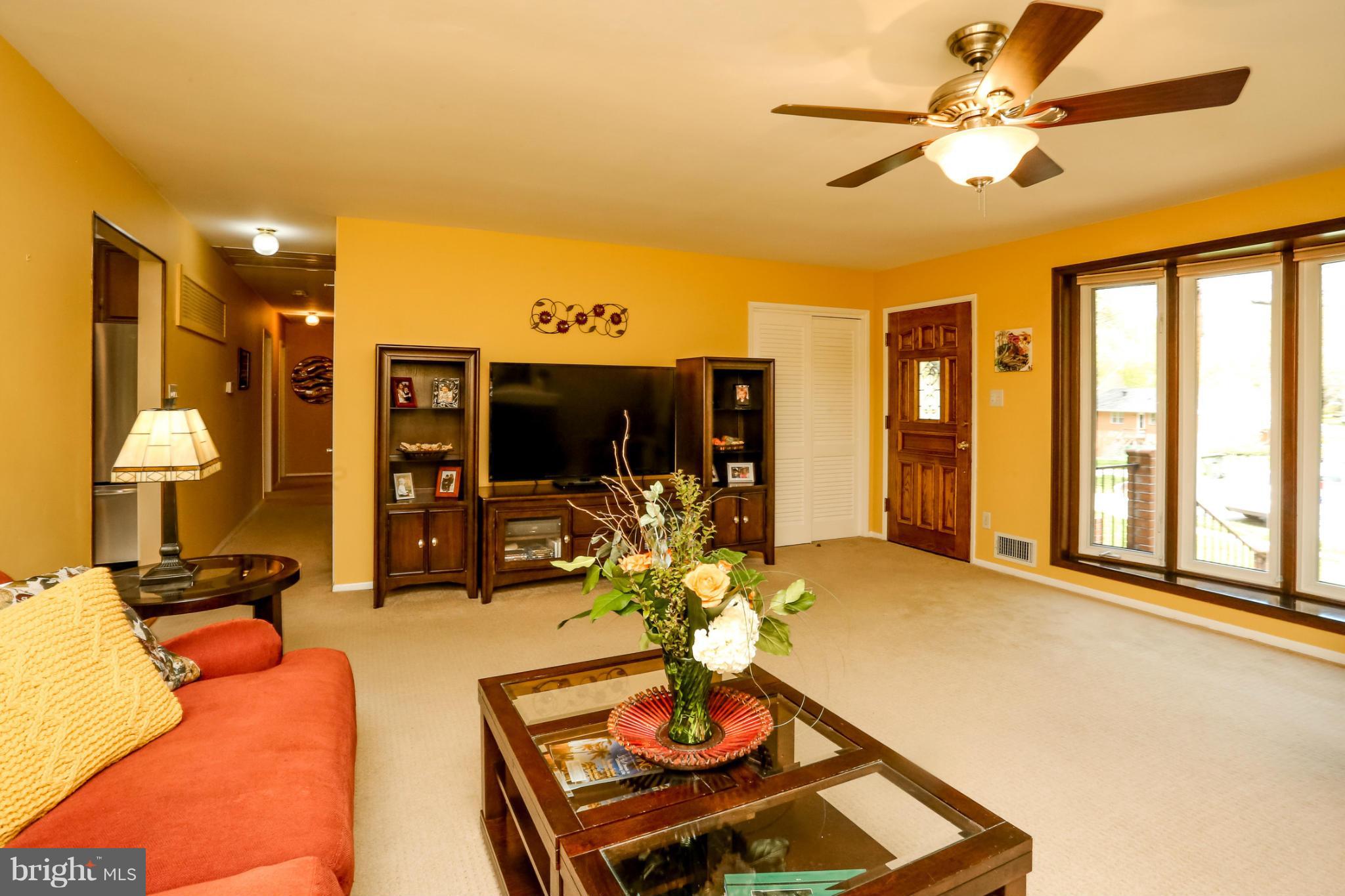 5616 Rathbone Place Springfield, VA 22151 - Photo 8 of 25 Living Room
