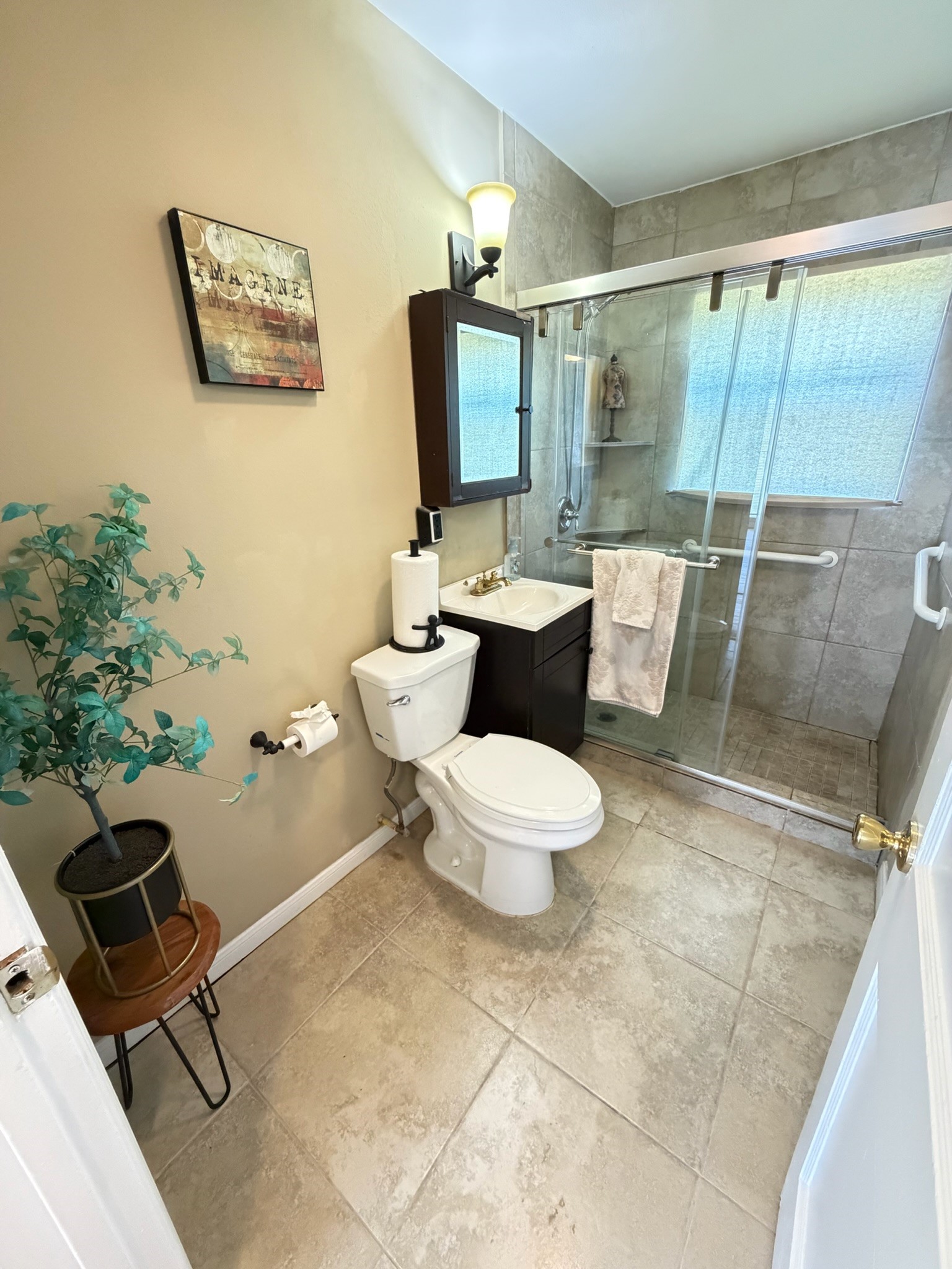 3831 Alberta Street Houston, TX 77021 - Photo 12 of 24 Downstairs bathroom
