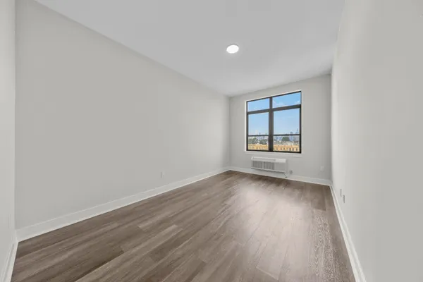 $3,800 | 121 34th Street, Unit 506, Union City, NJ 07087