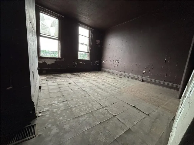 a view of a back yard