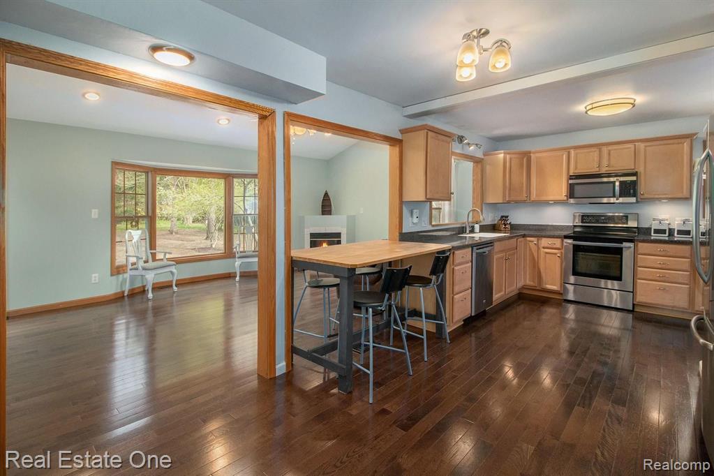 1296 Barneswood Lane Rochester Hills, MI 48306 - Photo 9 of 32