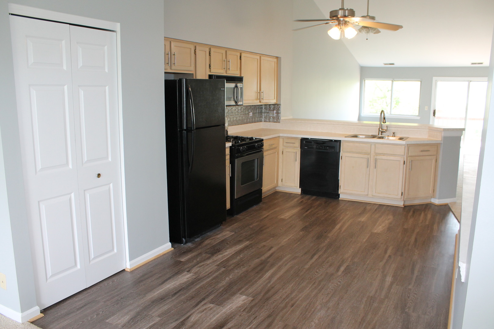8158 Ripple Ridge Darien, IL 60561 - Photo 8 of 36