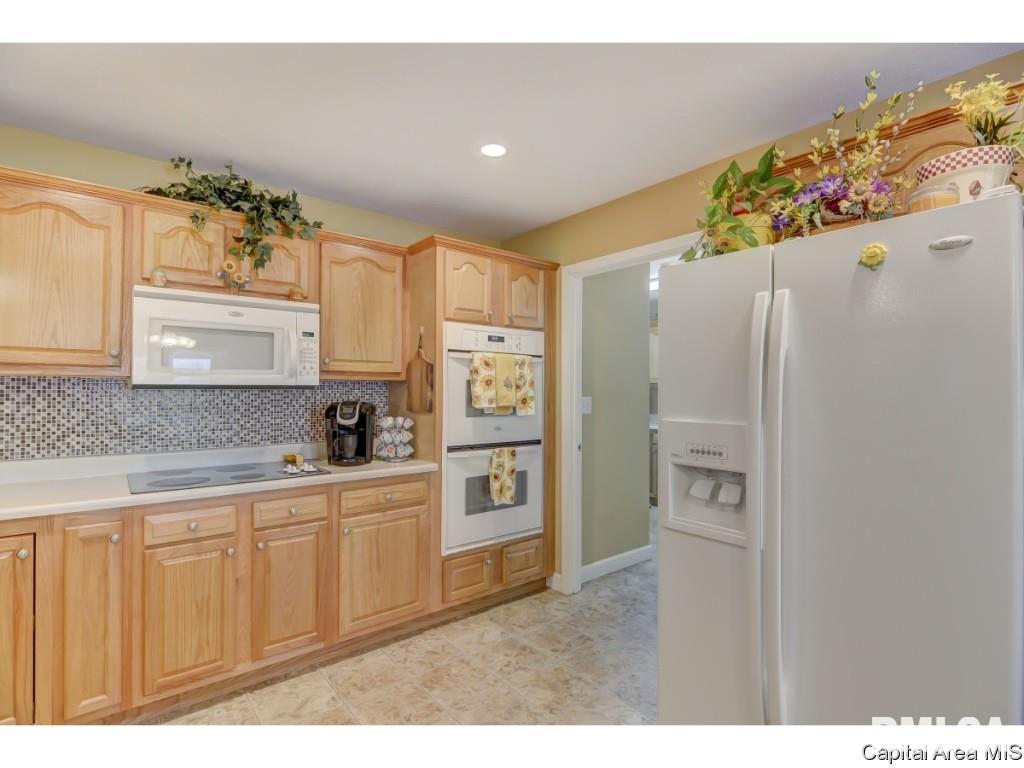 24712 Brookwood Hills Road Athens, IL 62613 - Photo 11 of 36 Gallery Image 11
