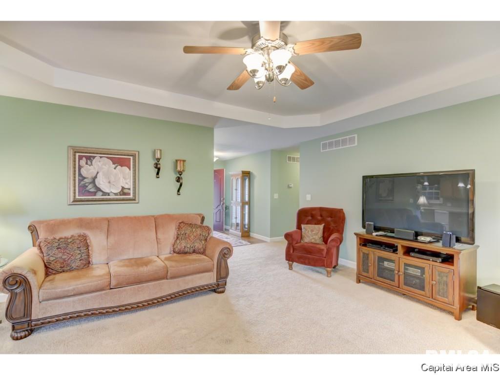 24712 Brookwood Hills Road Athens, IL 62613 - Photo 5 of 36 Gallery Image 5