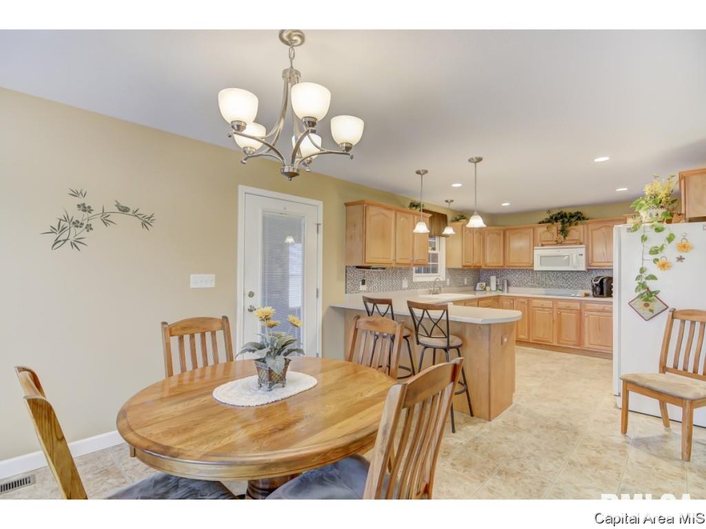 24712 Brookwood Hills Road Athens, IL 62613 - Photo 8 of 36 Gallery Image 8
