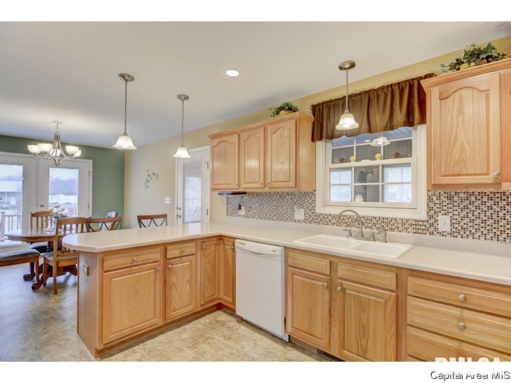 24712 Brookwood Hills Road Athens, IL 62613 - Photo 9 of 36 Gallery Image 9