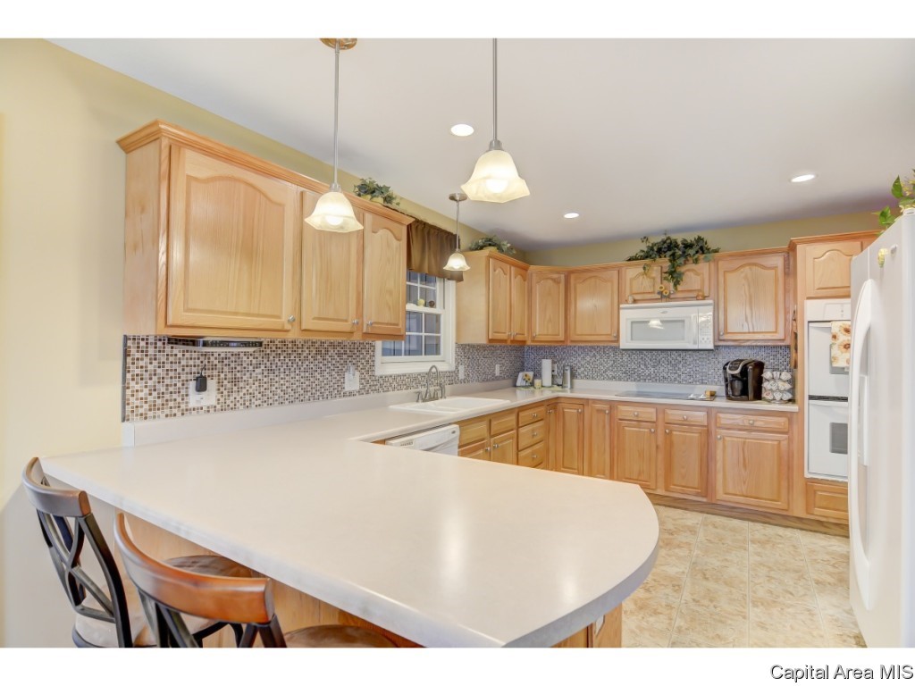 24712 Brookwood Hills Road Athens, IL 62613 - Photo 10 of 36 Gallery Image 10