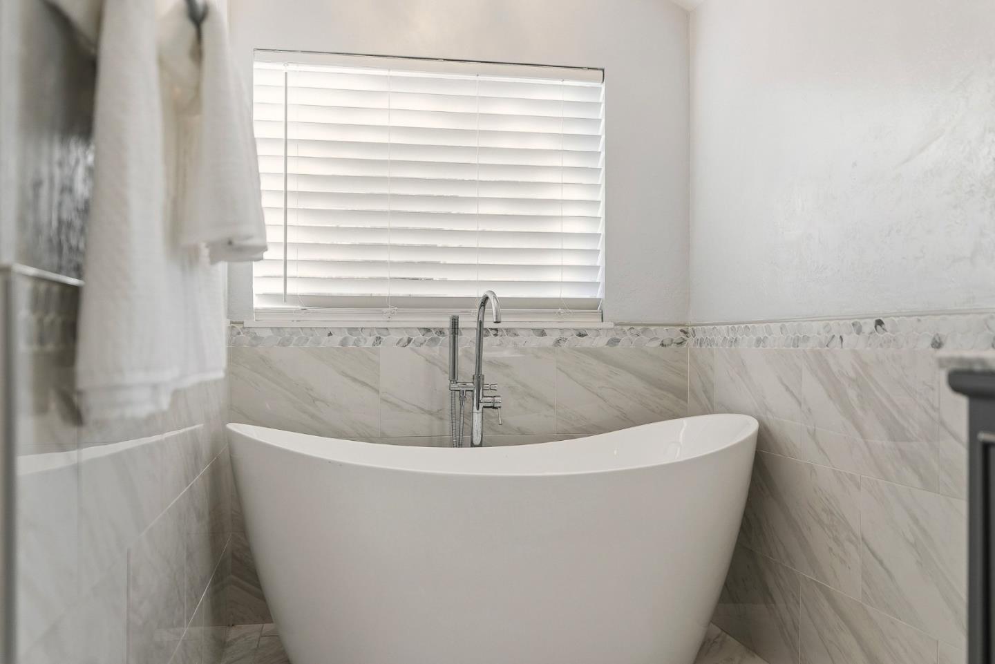 15 Del Rey Circle Salinas, CA 93901 - Photo 22 of 42 a view of a bathtub in a bathroom
