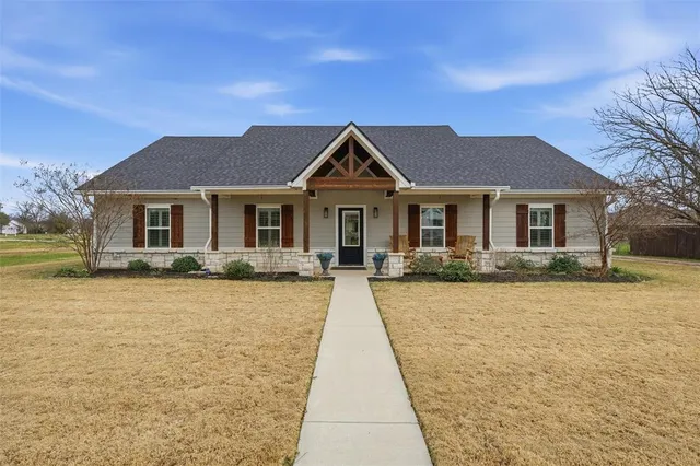$459,900 | 810 North Davis Street, West, TX 76691