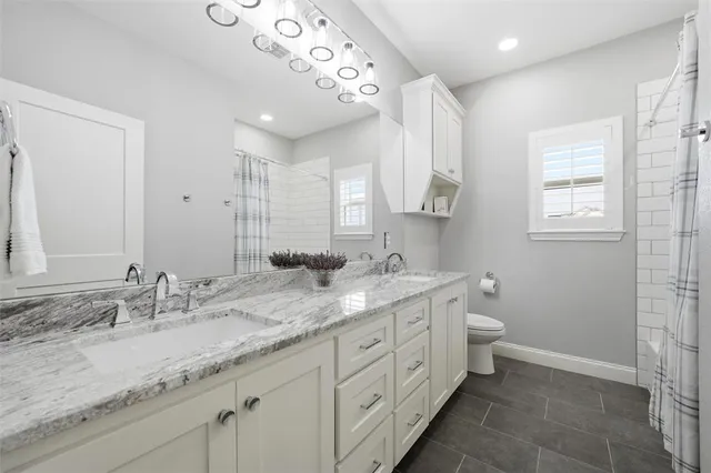 $459,900 | 810 North Davis Street, West, TX 76691