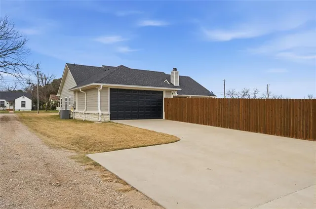 $459,900 | 810 North Davis Street, West, TX 76691