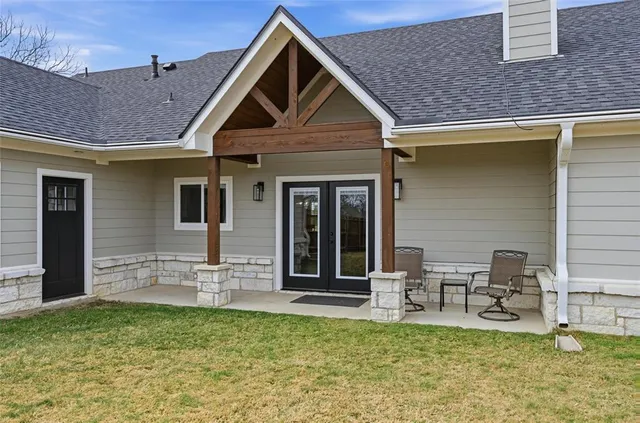 $459,900 | 810 North Davis Street, West, TX 76691