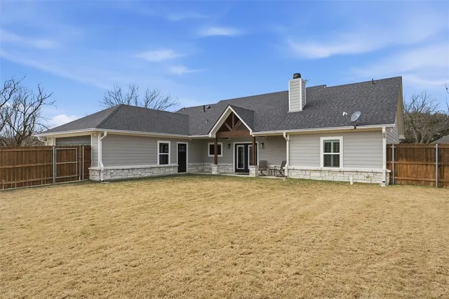 $459,900 | 810 North Davis Street, West, TX 76691